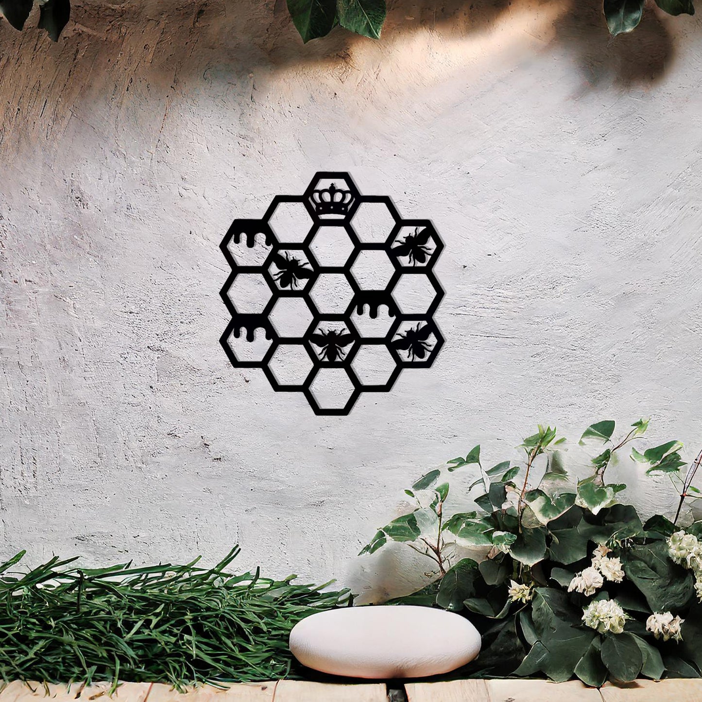 Elegant Bee and Honeycomb Metal Wall Art - Unique Gift for Home and Garden