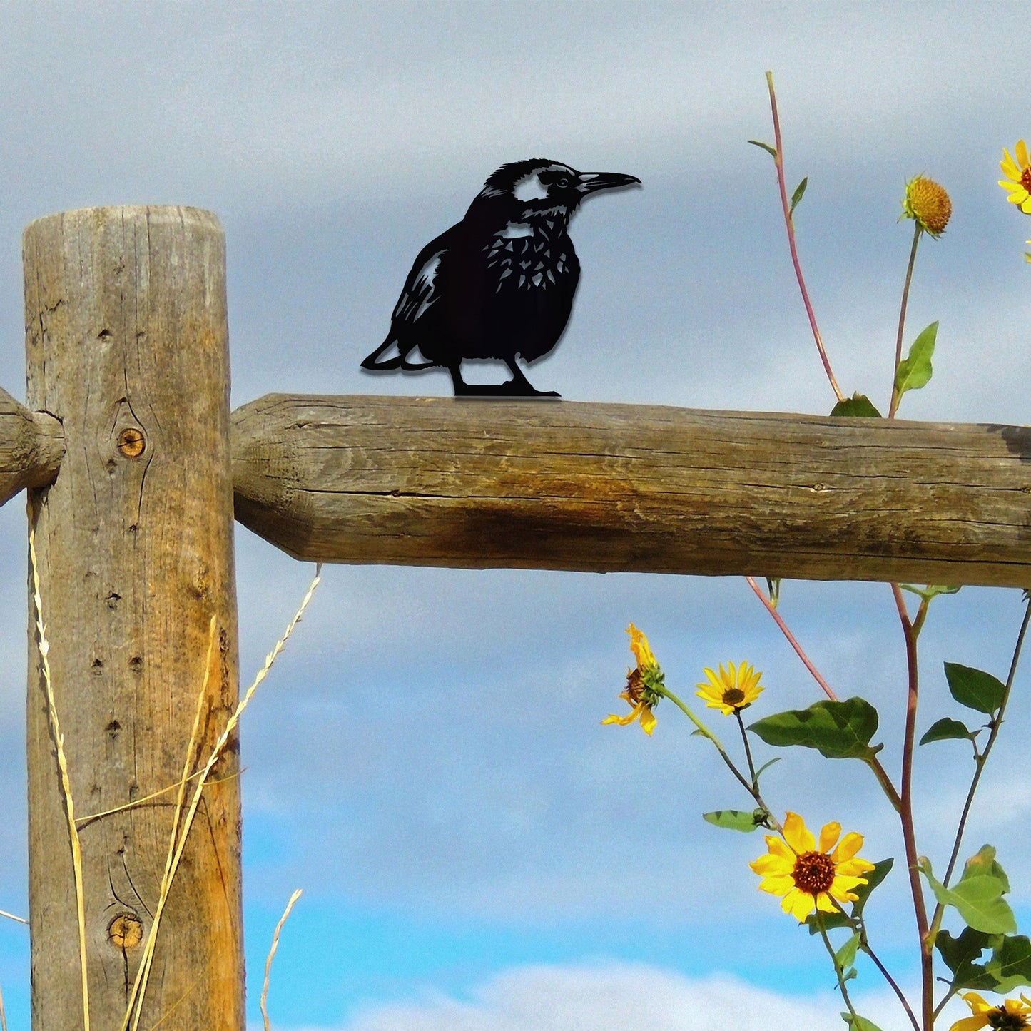 Metal Bird Fence Topper - Striking Garden Decor Gift for Bird Lovers