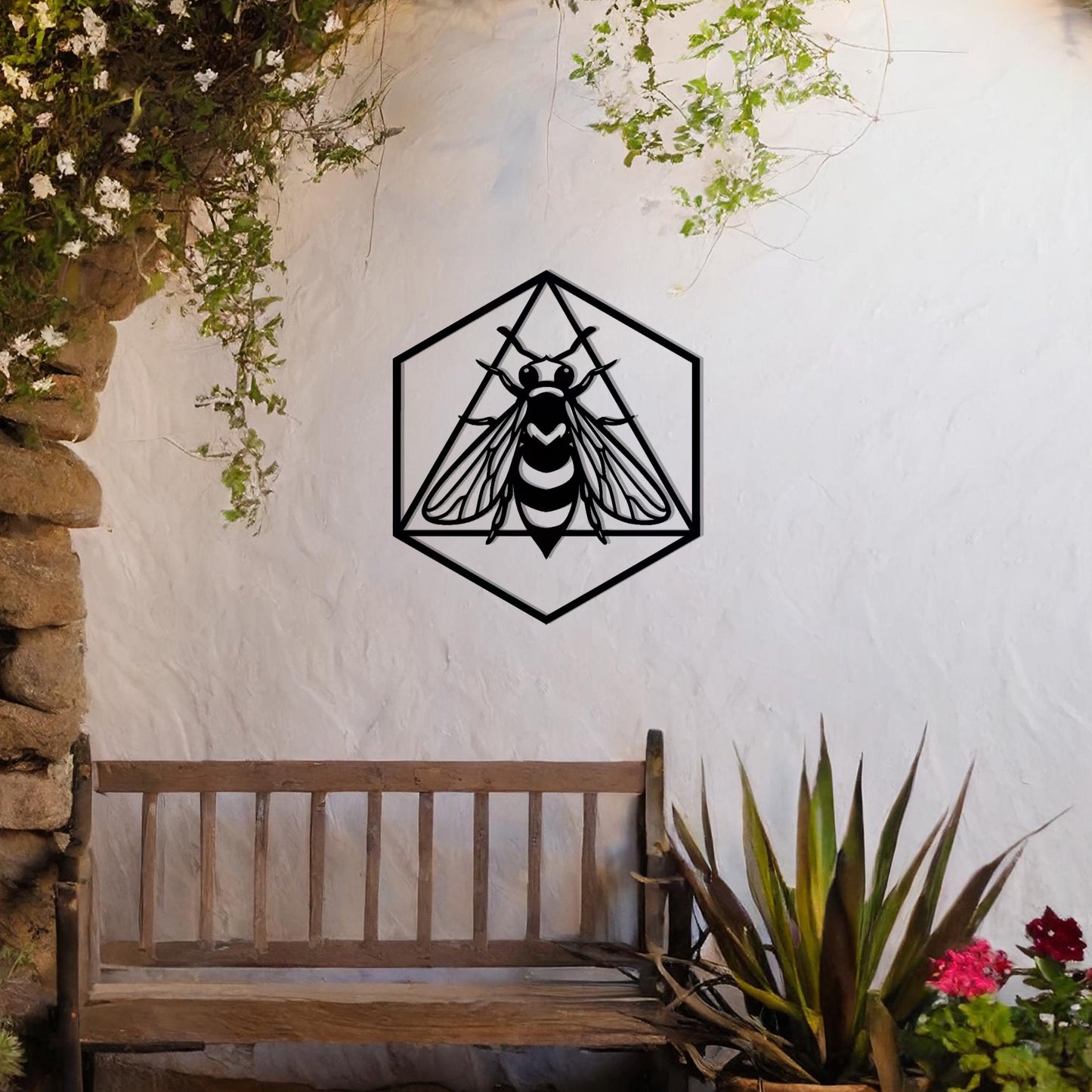 Geometric Metal Bee Wall Art - Stylish Outdoor Garden Decoration and Gift